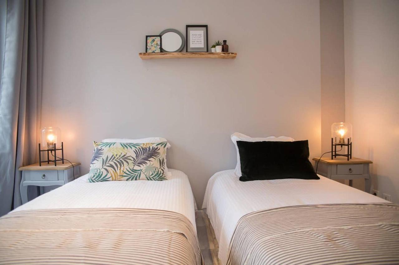 Freedom Grand Triplex Lumineux Decoration Contemporaine - Plein Centre Historique Bayeux - Parking Gratuit A Proximite Proche Commerces Restaurants - Plages Du Debarquement Exterior foto